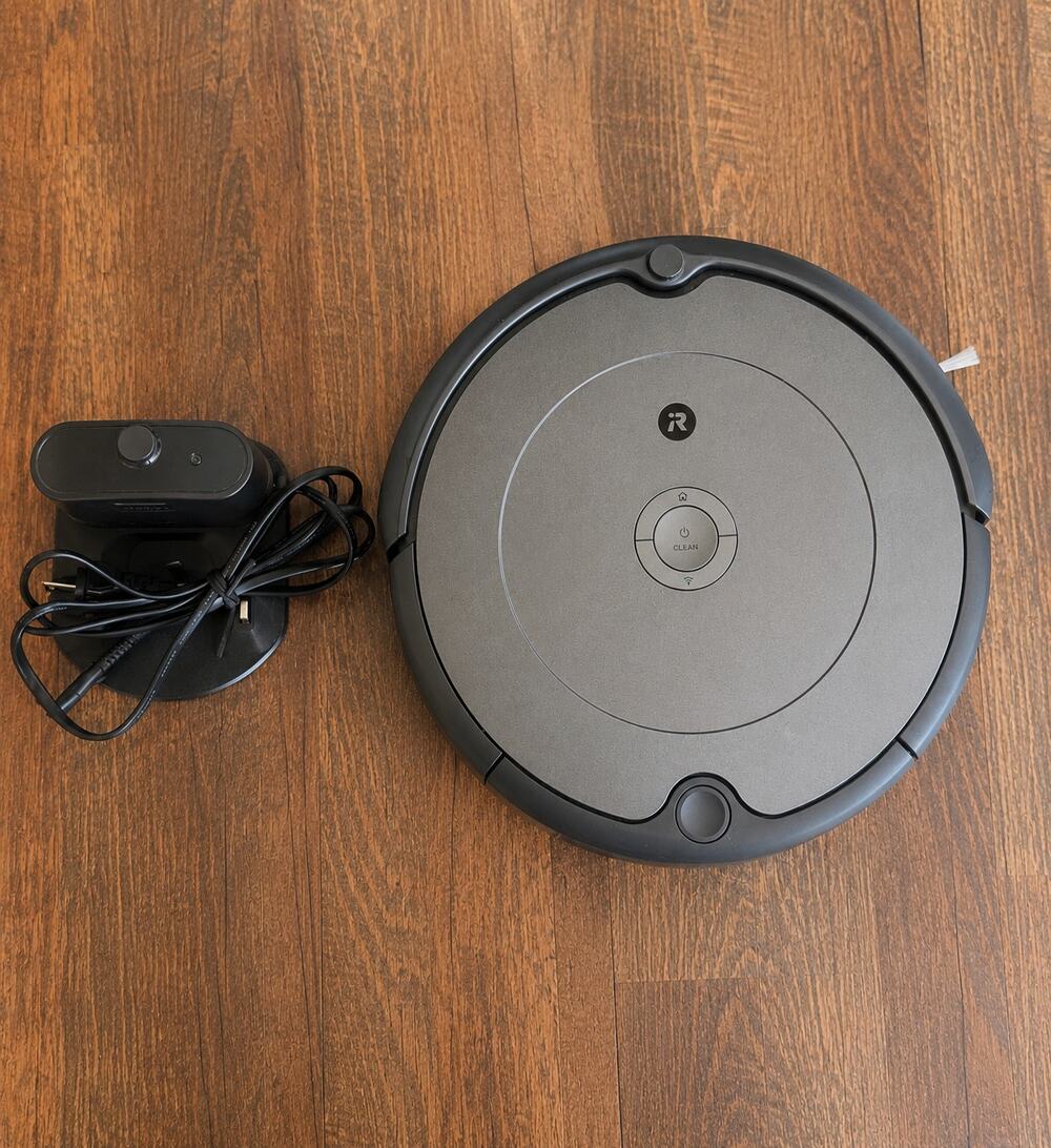 iRobot Roomba 676 Wi-Fi Connectivity Robot Vacuum w/ base station